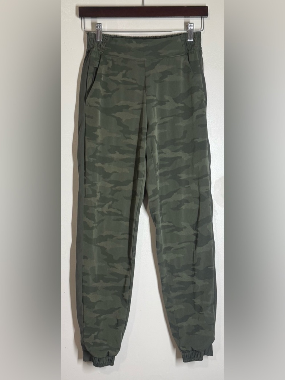 ATHLETA BROOKLYN CAMO LINED JOGGER - Picture 3 of 10
